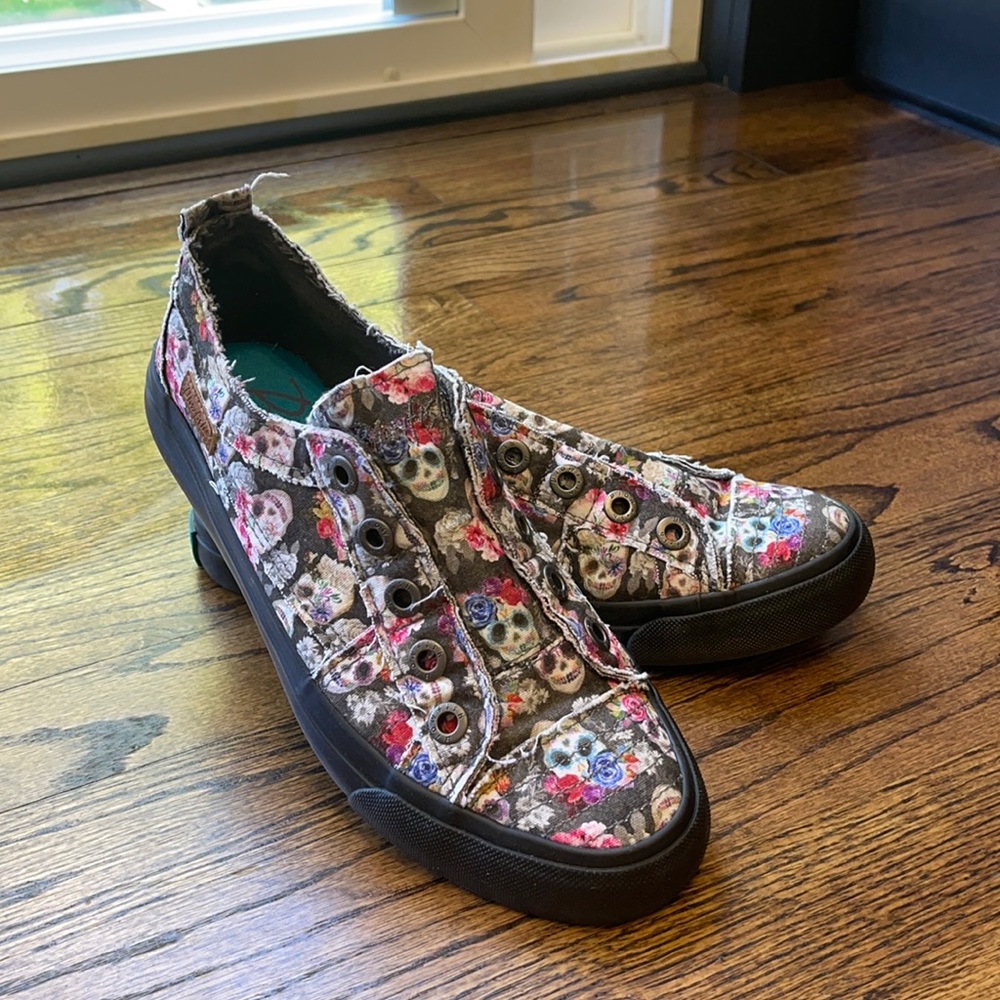 Blowfish sugar skull shoes!!